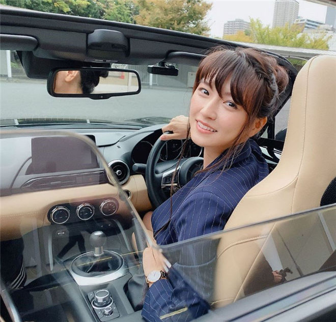 妹子图：最神秘性感女星Aimi，开大巴士的超猛美RU女司机！ - 在线欣赏 AI美女-第12张